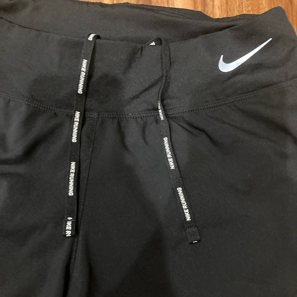 NWOT Nike Shorts Womens Medium Black Dri-Fit Breathable Running Gym Workout - Picture 2 of 9